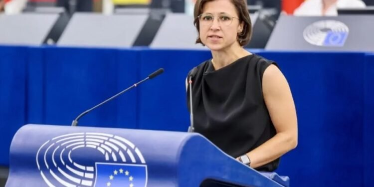 اروپا پارلمان اعضاسی: طالباننینگ جنایت اصولنامهسی عیاللر و قیزلرگه قرشی جنسی آپارتایدنی رسميلشتیرهدی