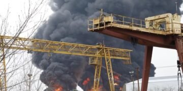 پهپاد هجومی  و یانغین ولگوگراد نفتی آمباریده