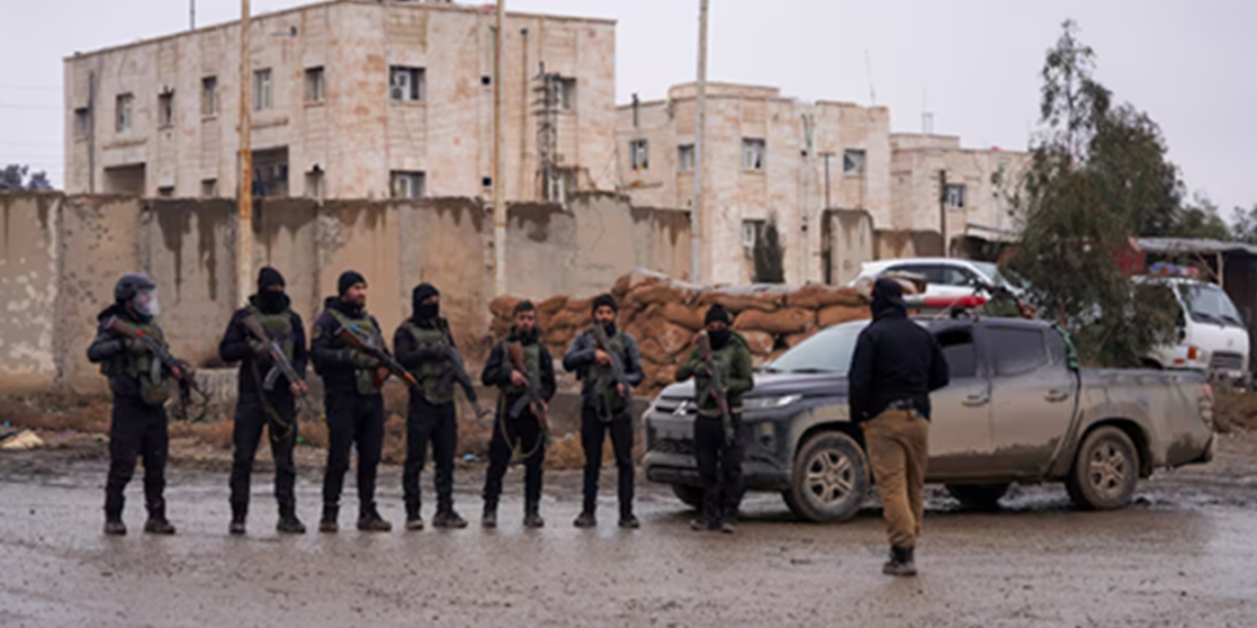 سوريه‌دن عراق‌قه کۉچیریلگن داعش محبوسلری‌ آره‌سیده ۲۵نفر افغانستانلیک بارلیگی خبر قیلیندی