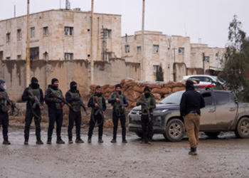 سوريه‌دن عراق‌قه کۉچیریلگن داعش محبوسلری‌ آره‌سیده ۲۵نفر افغانستانلیک بارلیگی خبر قیلیندی