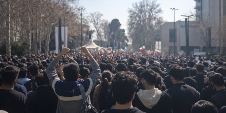 ایران‌ده برقرارسیزلیکلر؛ طلبه‌لر اوچ کون‌دن بیری ناراضلیک نمایش اۉتکزیب کېله‌یاتگنی خبر قیلیندی
