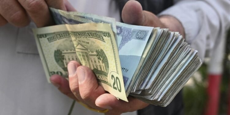 دالر نرخی نینگ افغانيگه نسبتاً پهسهییشی:۱ دالر۶۳افغاني بۉلدی