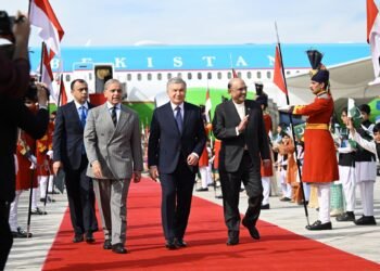 میرضیایف پاکستانده بو مملکت جمهور باشلیغی و باش وزیری آرقه‌لی کوتیب آلیندی