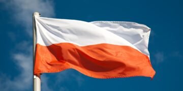 پولند اۉز وطنداشلریدن تېزلیک بیلن اېراننی ترک اېتیشنی سۉره‌دی