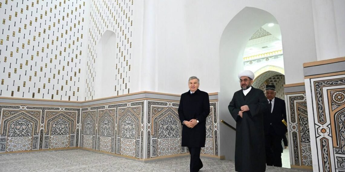 شوکت میرضیایف اۉزبېکستان باله‌لری اسلام دینی فضیلت‌لری اساسیده تربیه‌لنیشینی تاکیدلدی