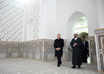 شوکت میرضیایف اۉزبېکستان باله‌لری اسلام دینی فضیلت‌لری اساسیده تربیه‌لنیشینی تاکیدلدی