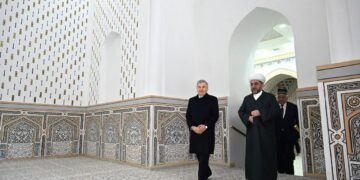 شوکت میرضیایف اۉزبېکستان بالهلری اسلام دینی فضیلتلری اساسیده تربیهلنیشینی تاکیدلدی