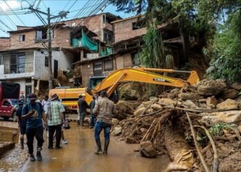 کلمبیانینگ شمالی حدویده ۱۴ کیشی سوو تاشقینی عاقبتیده جان بېردی