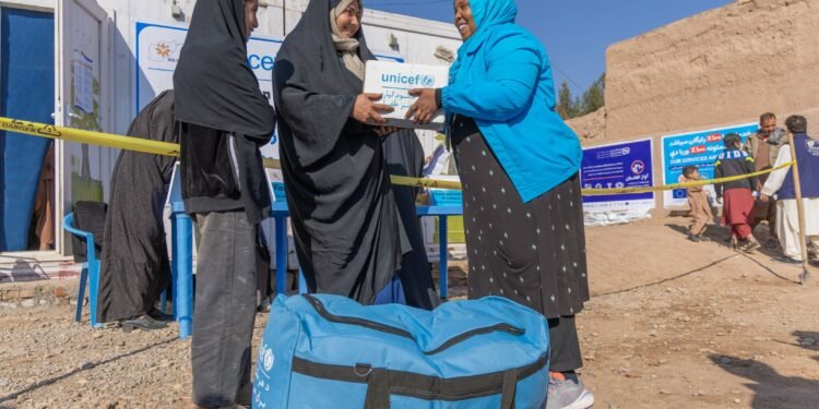 یونیسف بیر ییل دوامیده افغانستاننینگ ۲۰ میلیوندن آرتیق اهالیگه یاردم بېرگنینی معلوم قیلدی