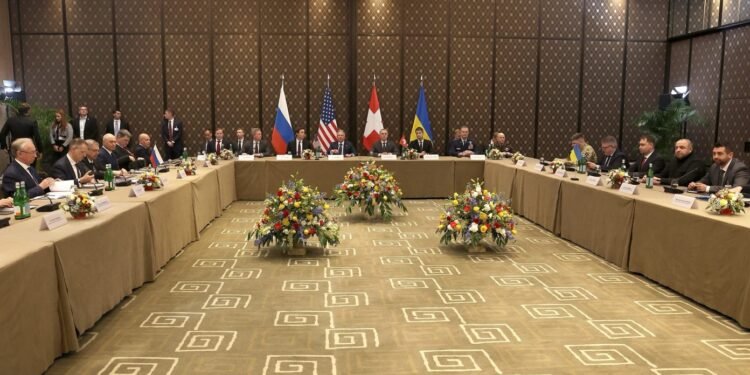 روسیه و اوکراین مذاکره‌لری؛ تامانلر سۉزلشوولر دوام اېتیشینی تاکیدلدی