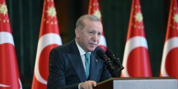 تورکیه جمهور باشلیغی ترورچیلیک بوتونله‌ی یۉق اېتیلشیگه تاکیدلدی