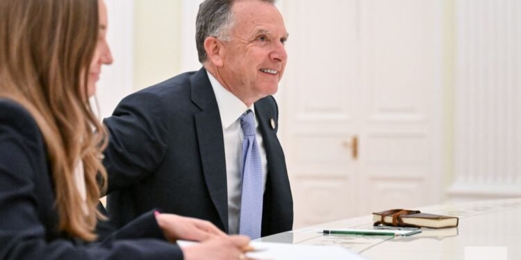 ترامپ مخصوص وکیلی پوتین و زیلینسکی اوچرهشووی عملگه آشیریلیشیگه امید بیلدیردی