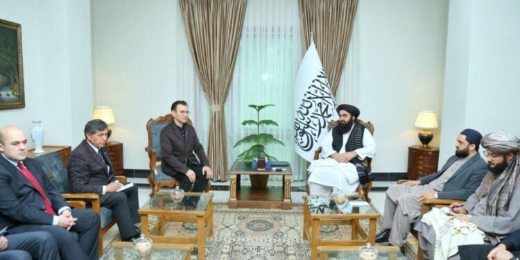 اۉزبېکستان هیئتی امیرخان متقی بیلن منطقه‌ای و سوداگرلیک علاقه‌لری باره‌سیده سۉزلشکن