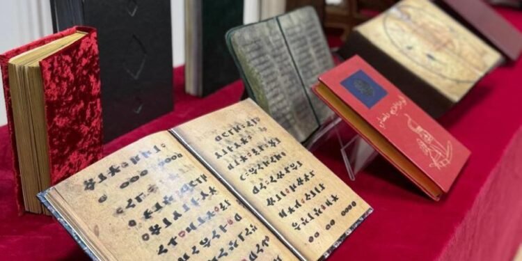 آستانه کۉرگزمه‌سیده اېسکی قۉل یازمه‌لر و قزاق خوانلیگی حجتلری نمایش اېتیلدی