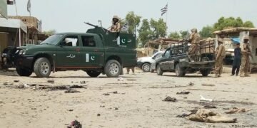 خیبر پختونخواه‌ده اویوشتیریلگن هجوم‌ده پاکستان حربیلریدن یېتّی کیشی جان بېرگن