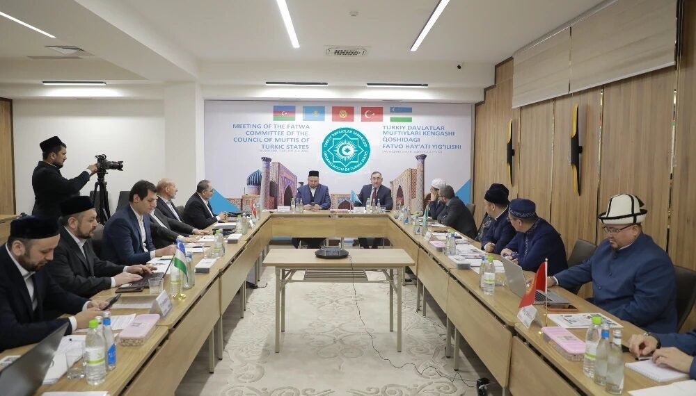 سمرقندده دینی ییغین؛ تورکی دولتلر دین عالملری فتوا چیقریشگه اۉرینماقده