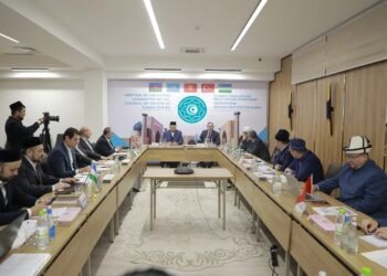 سمرقندده دینی ییغین؛ تورکی دولتلر دین عالملری فتوا چیقریشگه اۉرینماقده