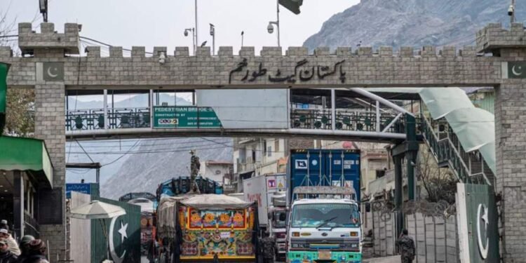 تورخم چېگره‌سی یاپیق قالیشی هر کونی ایکّی میلیون دالر ضرر کېلتیره‌دی