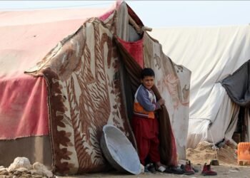 جهان آزیق-آوقت دستوری: افغانستان‌ده۴.۹میلیون باله‌ و عیال آغیر آزیقلنیش تنقیصلیگیدن اذیت چېکماقده