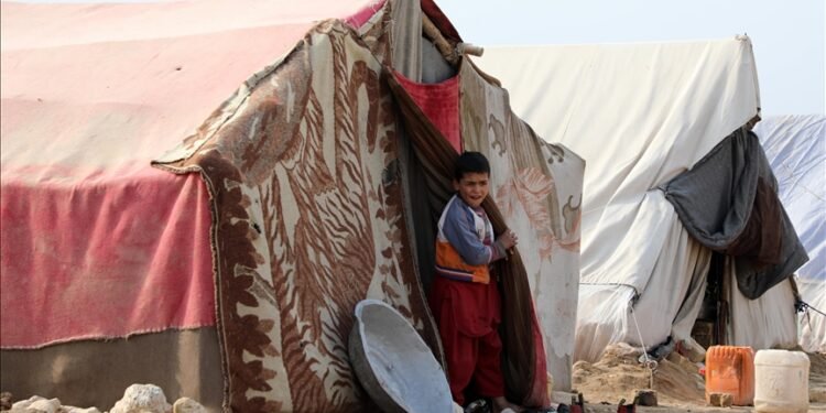 جهان آزیق-آوقت دستوری: افغانستان‌ده۴.۹میلیون باله‌ و عیال آغیر آزیقلنیش تنقیصلیگیدن اذیت چېکماقده