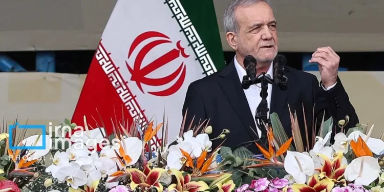 ایران جمهور باشلیغی بو مملکت امریکا و اروپانینگ حددن تشقری طلب‌لریگه تَن بېرمسلیگینی بیلدیردی