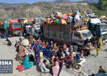 تیناوون‌ قریب 430 مهاجر عایله‌سی افغانستان‌گه قَیتیب کېلدی