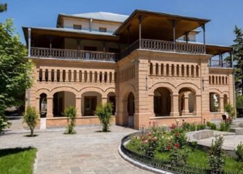 طالبلر تشقی ایشلر وزیری رزماری دیکارلو بیلن پاکستان‌نینگ هوا هجوملری حقیده صحبت قیلگن