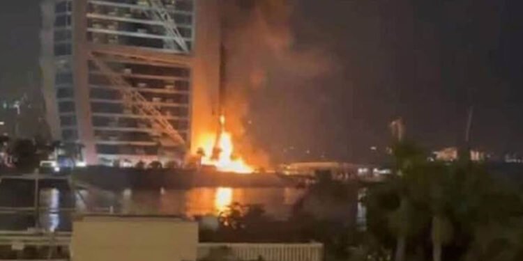 یقین‌ شرق‌ده اچینرلی احوال؛ دوحه، دبی، تل‌آویو و باشقه بیر قنچه شهرلر پارتلش‌لر سېسی آستیده