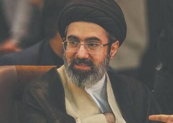 علی خامنه‌ای نینگ اۉغلی مجتبی خامنه‌ای ایران ینگی رهبری اوله‌راق تَن‌لندی