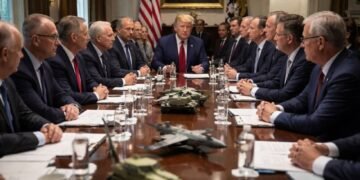 ایران و امریکا اوروشی؛ ترامپ امریکا مدافعه کمپنیهلری باشلیغلرینی فوقالقاعده ییغینگه چقیردی