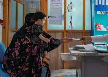 یونیسف افغانستان‌ده تۉییب-آوقت‌لنمسلیککه چلینگن یوزلب مینگ باله‌ دوالنگنیدن خبر بېردی