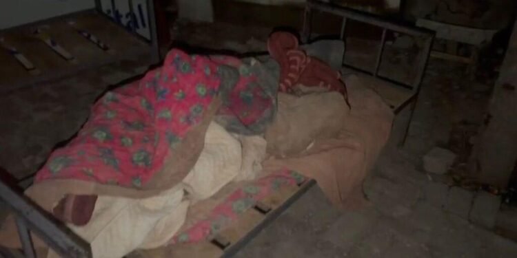 پاکستان هوا هجوملری؛ طالبان: تۉرت کیشی جان بېردی و قندهار قۉنالغه‌سیده یاقیلغی انباری یۉق اېتیلگن