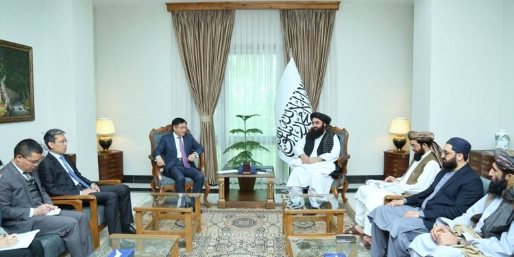 چین وکیلی طالبان و پاکستان اۉرتهسیدهگی کېسکینلیک حل اېتیلیشینی طلب قیلدی