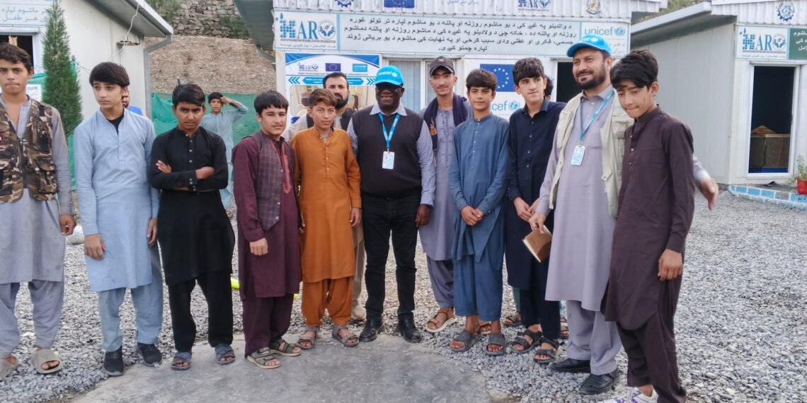 یونیسف وکیلی ایران‌دن قیتیب کېله‌یاتگن مهاجر باله‌لر احوالینی خواطرلی بیان قیلدی