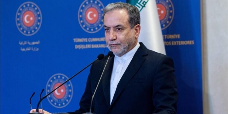 عباس عراقچی: ایران اۉت آچیشنی تۉخته‌تیش و مذاکره‌ سۉرمه‌گن