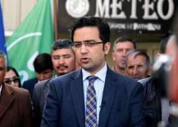 امریکالیک رسمی‌لر طالبان‌دن ینه بیربار بو مملکت وطنداشلرینی قماقدن آزاد اېتیشنی سۉره‌دی