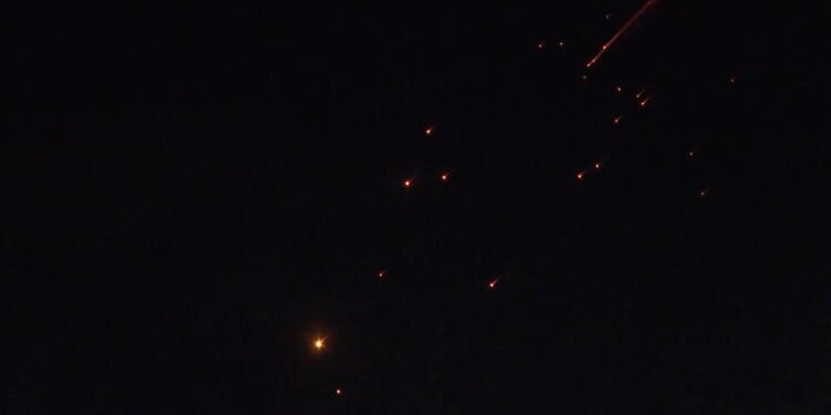 یقین شرق اوروشی دوامی؛ ایران منطقهدهگی سوو و برق تامیناتی انشااتلری نشانگه توتیلیشیدن آگاهلنتیردی