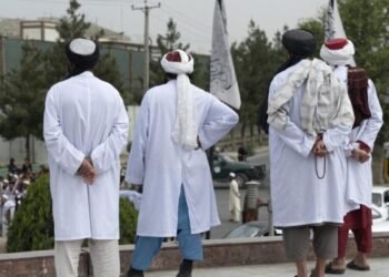 طالبلر فاریاب‌ده بیر عیال و ایکّی اېرکک‌نی عامه حضوریده دُره اوردی