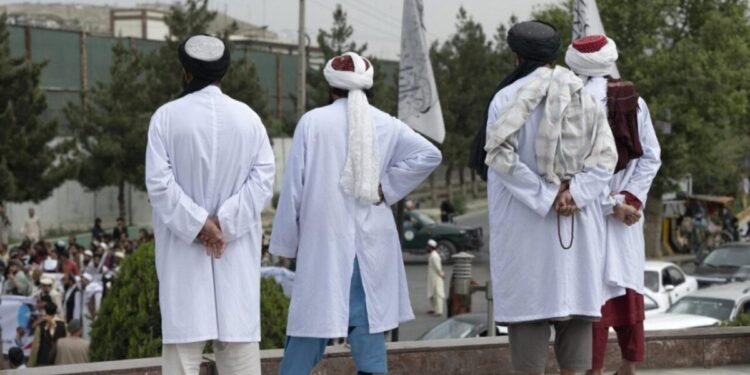 طالبلر فاریابده بیر عیال و ایکّی اېرککنی عامه حضوریده دُره اوردی