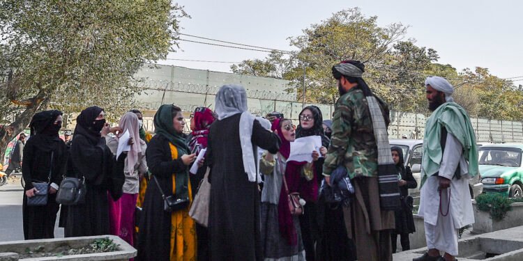 عفو بین‌الملل: طالبلر محکمه‌سی‌نینگ اصول‌نامه‌سی زۉروانلیکنی عادتي حال صفتیده کۉرسه‌ته‌دی