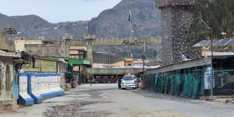 طالبلر و پاکستان تۉقنهشووی؛ پاکستان تورخم چېگرهسینی ینه باغلهدی