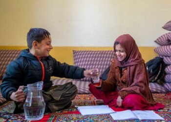 یونیسف افغانستان‌ده هر اوچ کیشی‌دن بیر کیشی ساغلام ایچیملیک سووگه اېریشه‌آلمه‌یدی