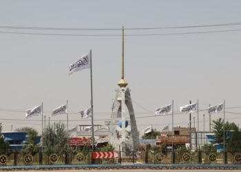 سرپل‌ده طالبلر سکّیز کیشی‌نی قمار اۉینش عیبی بیلن اوشلب آلگن