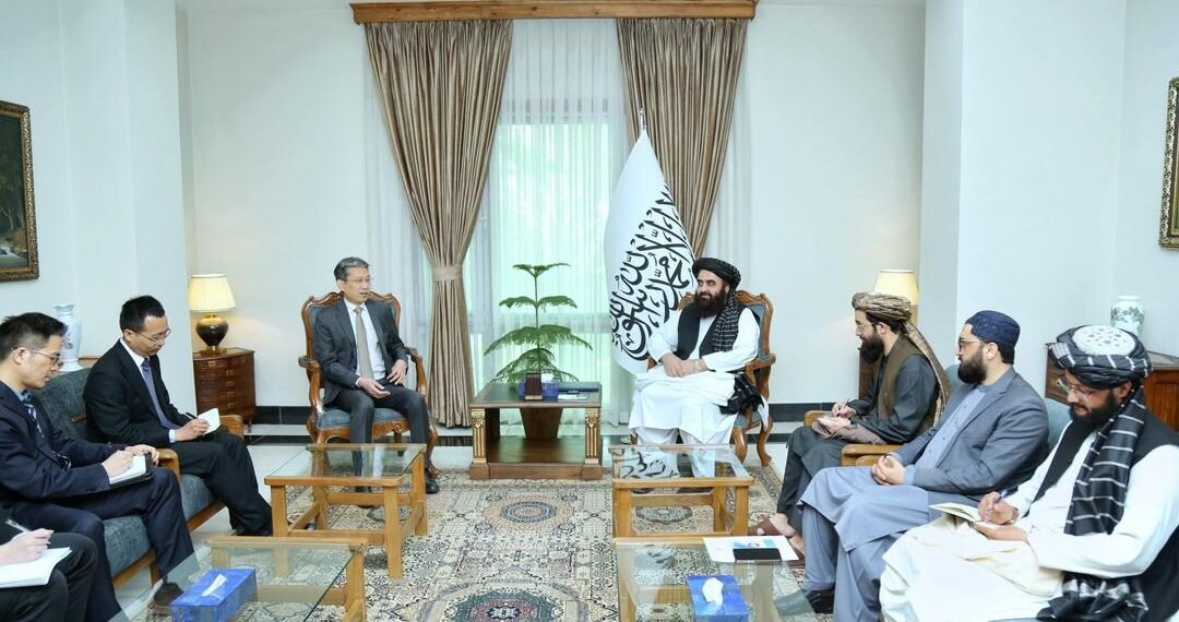 متقی و چین اېلچیسی طالبان و پاکستان اوروشی خصوصیده اوچره‌شدی