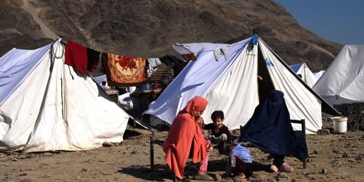 چادر آستیده‌گی حیات-قندوزده‌گی مهاجر خاتین، ثریا حکایه‌سی