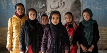 اوروش ایچیدن چیققن قیزلر-جیم سېسلرینی محنت و حرکتگه ایلنتیرگن