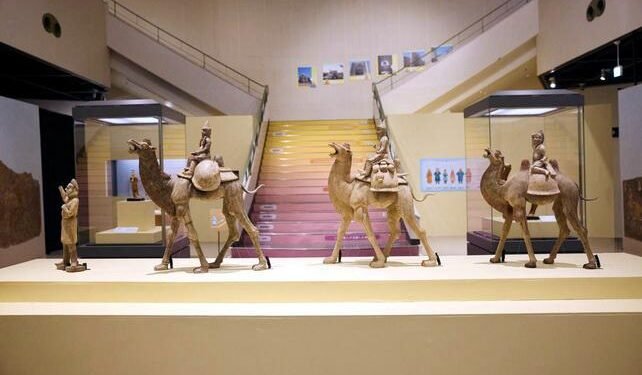 سمرقند و ایپک یۉلی میراثیگه بغیشلنگن کۉرگزمه جاپانده آچیلدی