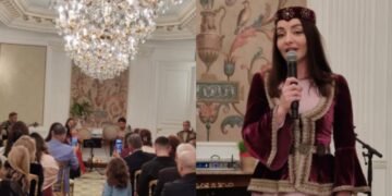 آذربایجان پاریسده ایرگنه قون بیره‌مینی طنطنه‌لی نشانله‌دی