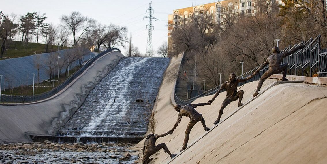 قزاقستانده انسانی بیردملیکنی نشانلش