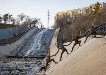 قزاقستانده انسانی بیردملیکنی نشانلش